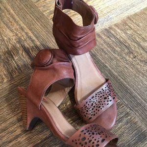 Miz Mooz Whiskey Brown Winona Sandals Size 8.5